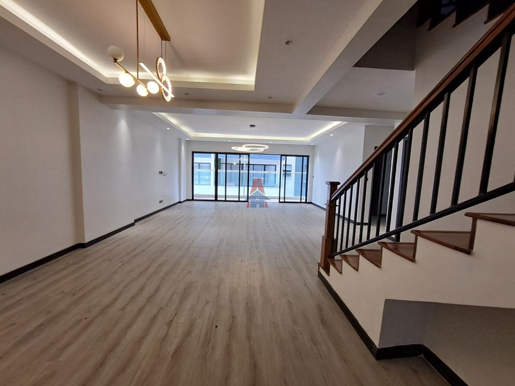 5 Bedrooms Apartment, 2nd Parklands Avenue