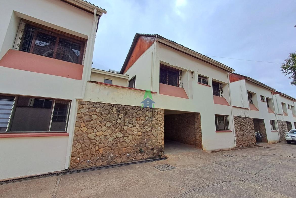 Charming 5-bedroom townhouse for rent in Parklands