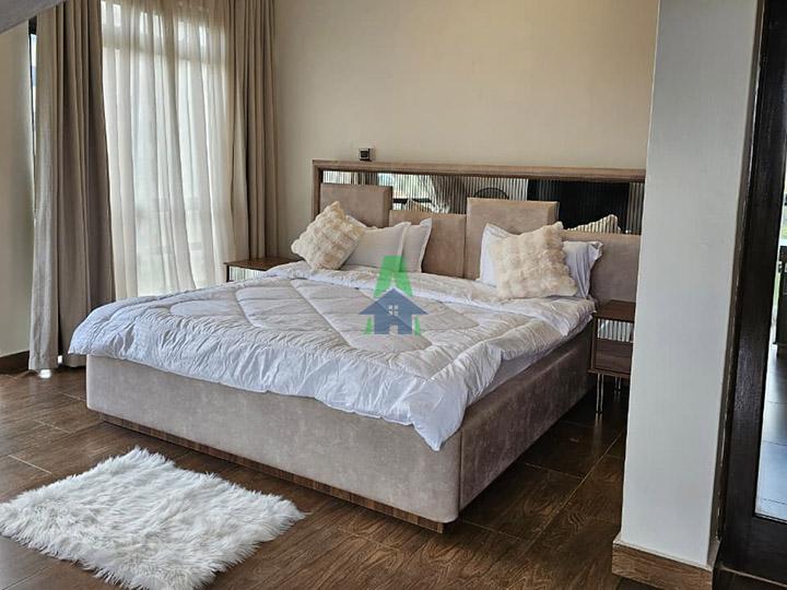 2 bed Pent apartment, Parklands