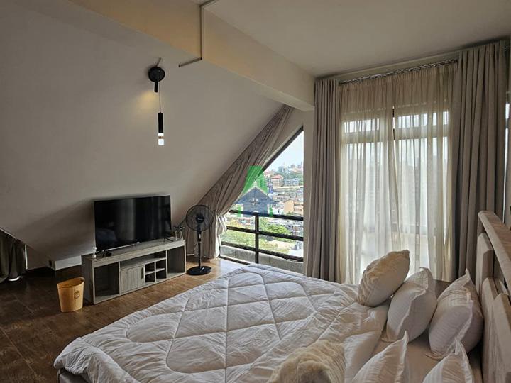 2 bed Pent apartment, Parklands