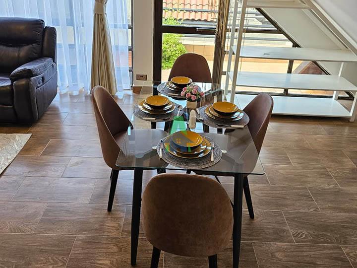 2 bed Pent apartment, Parklands
