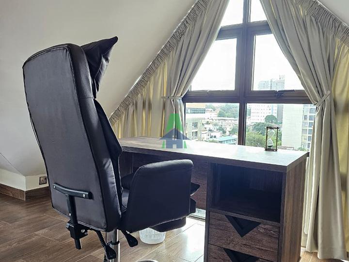 2 bed Pent apartment, Parklands