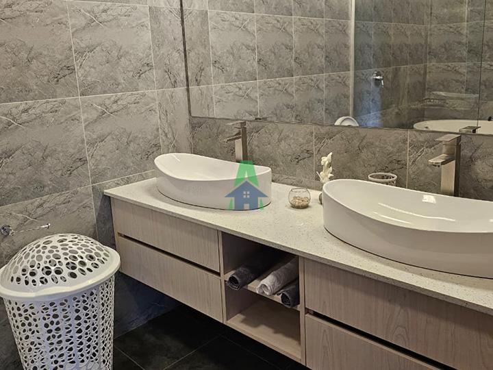 2 bed Pent apartment, Parklands