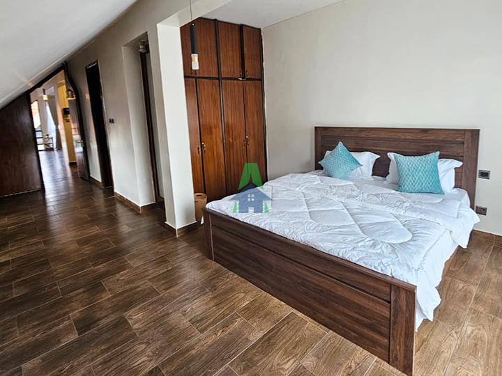 2 bed Pent apartment, Parklands